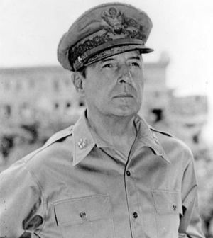 300px-Douglas MacArthur 58-61