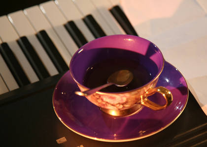 Lady_GaGa%27s_Tea_Cup.jpg