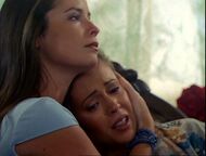 4x02-PiperComfortsPhoebe