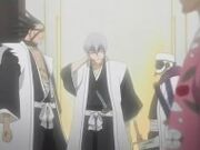 190px-KenpachiArguingWithMayuri