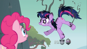 777px-Singed Twilight Sparkle with Pinkie onlooking S1E15