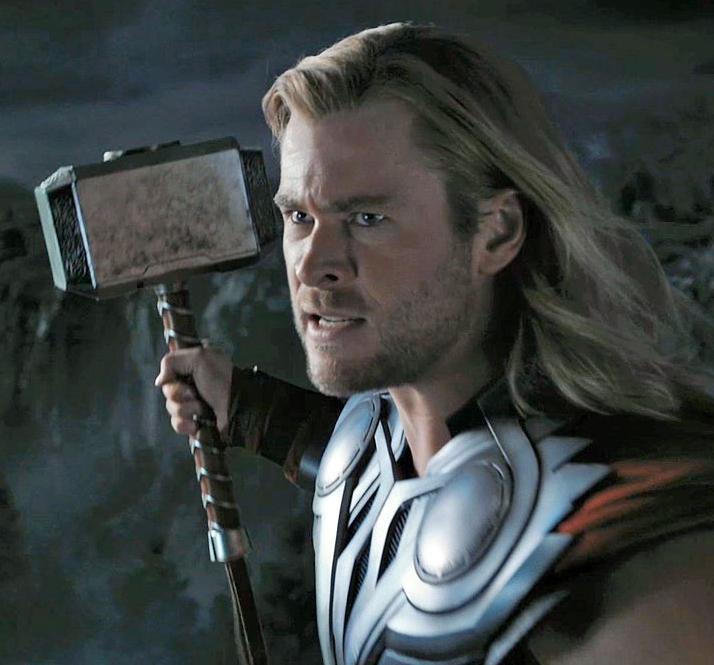 Thor_holding_Mjolnir.jpg