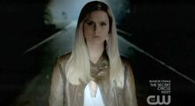 The-Vampire-Diaries-S3x22-Rebekah-trying-to-kill-Elena