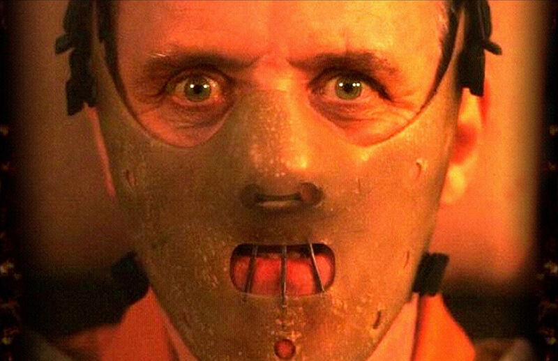 800px-83-Hannibal-Lecter-face-mask.jpg