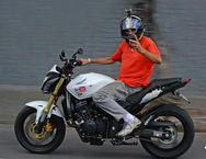 Tiozao hornet branca.png