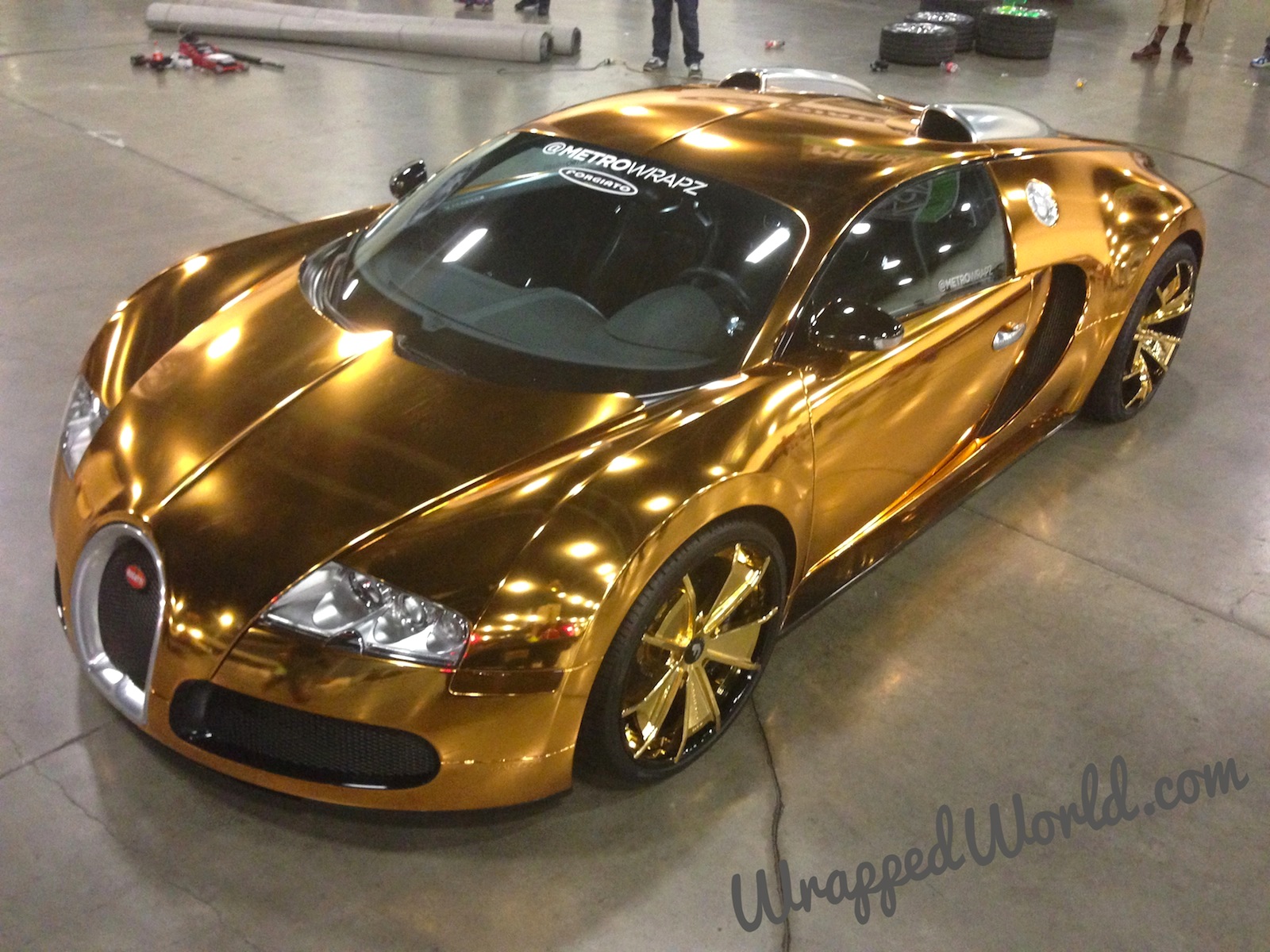 Gold-wrapped-Bugatti-Veyron-1.jpg