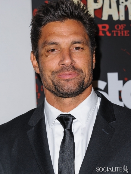 Next photo of Manu Bennett